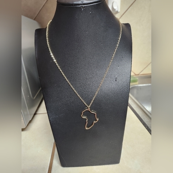 Hollow Out Map Pendant Necklace & Earrings - Picture 3 of 5